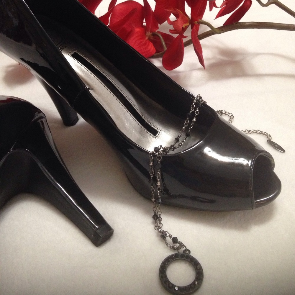 NEW 4 inch Stiletto Heels Peep Toe Pumps Black Patent New Directions Bella 6.5M